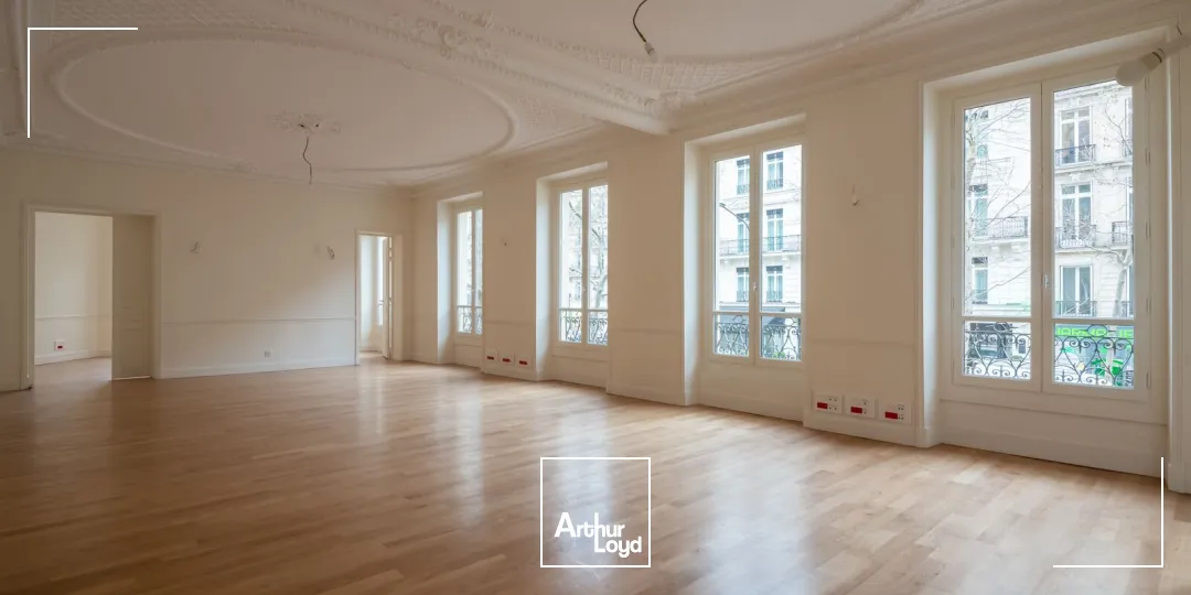 Bureaux à louer à PARIS 75008