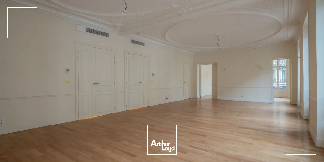 Bureaux à louer à PARIS 75008