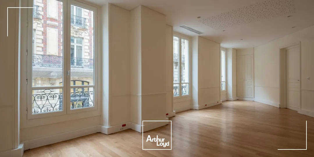 Bureaux à louer à PARIS 75008
