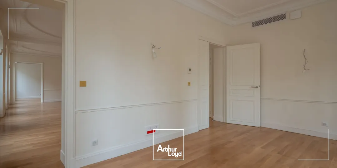 Bureaux à louer à PARIS 75008