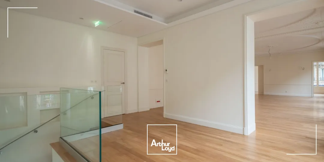 Bureaux à louer à PARIS 75008