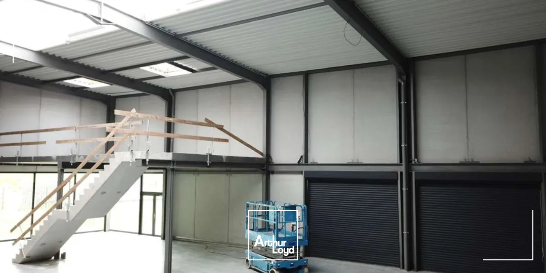 Entrepôts au sein d'un parc d'activité neuf situé à Roncq. Bureaux clés en main avec belles prestations. Proche belgique et axes autoroutiers. Nord de Lille.