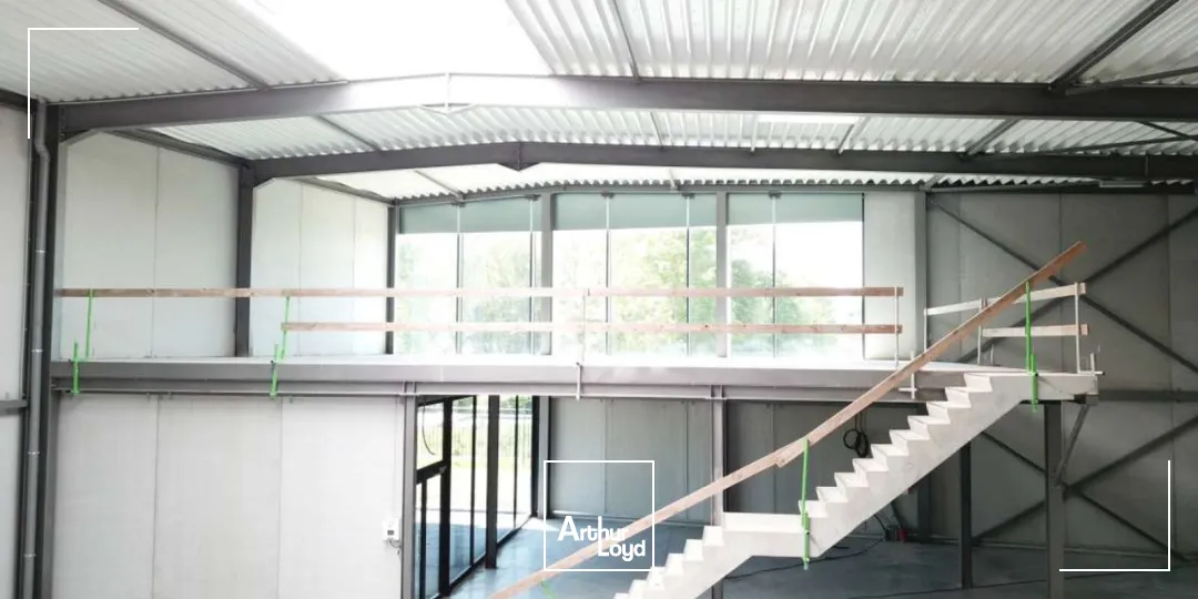 Entrepôts au sein d'un parc d'activité neuf situé à Roncq. Bureaux clés en main avec belles prestations. Proche belgique et axes autoroutiers. Nord de Lille.