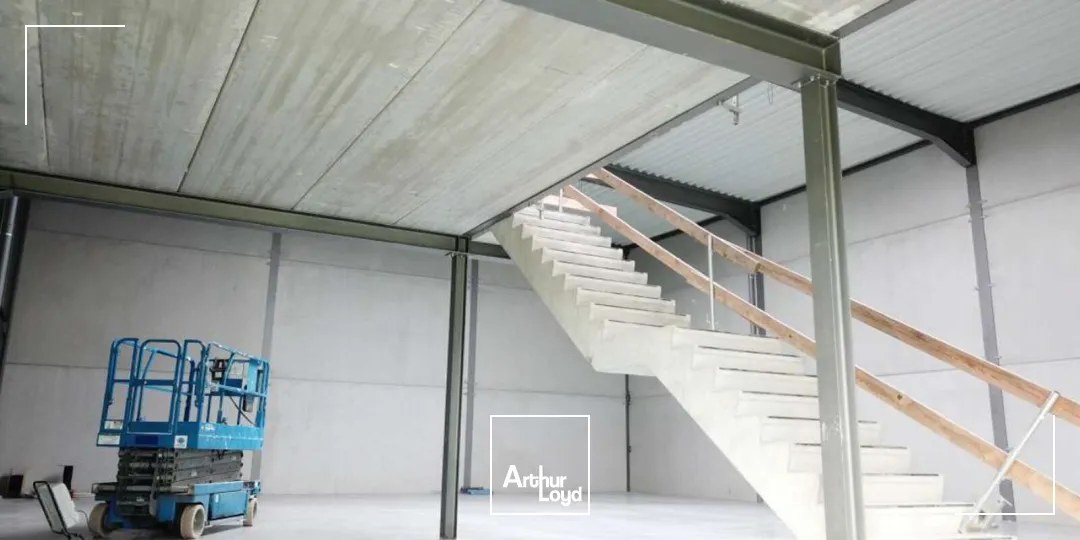 Entrepôts au sein d'un parc d'activité neuf situé à Roncq. Bureaux clés en main avec belles prestations. Proche belgique et axes autoroutiers. Nord de Lille.