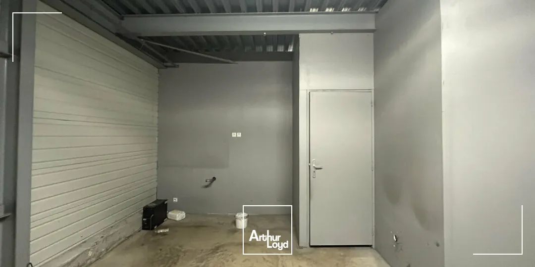 LOCAL D'ACTIVITE - ENTREPOT à LOUER de 173 m²
