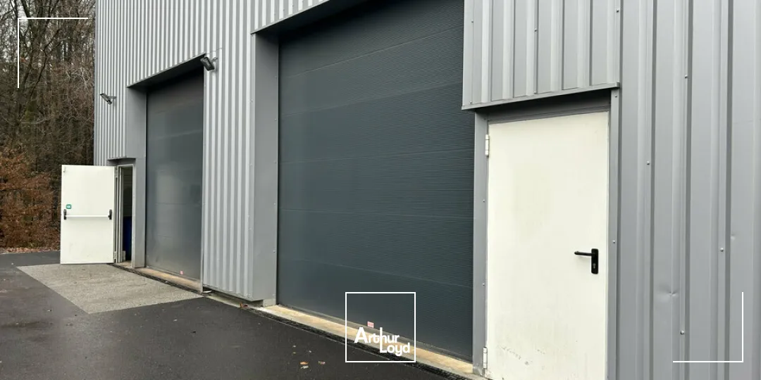 LOCAL D'ACTIVITE - ENTREPOT à LOUER de 173 m²