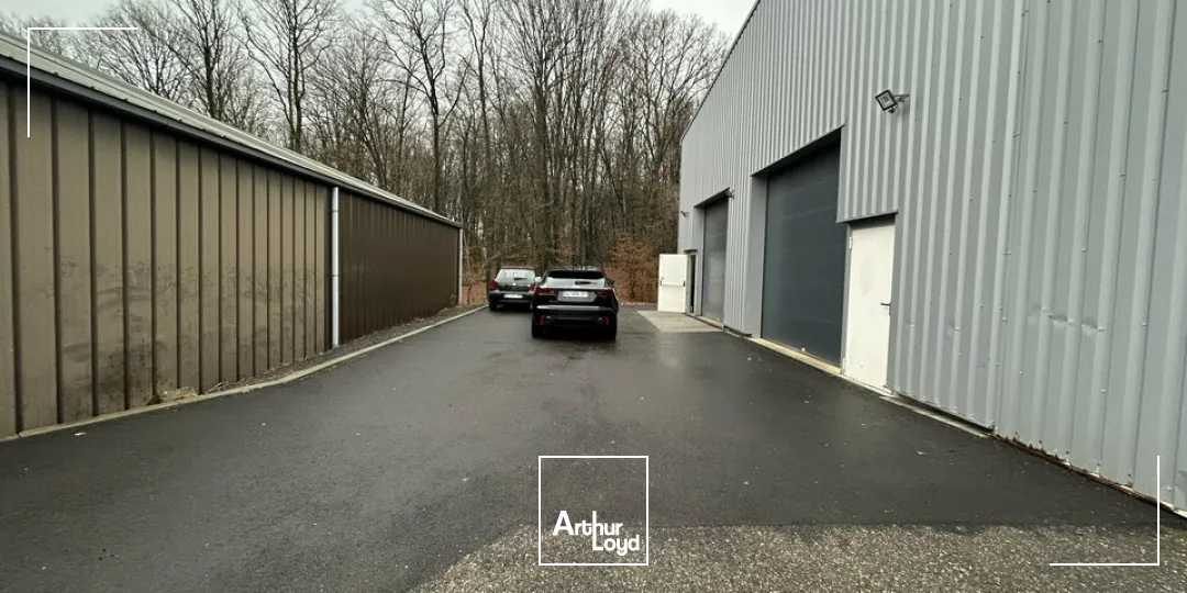 LOCAL D'ACTIVITE - ENTREPOT à LOUER de 173 m²