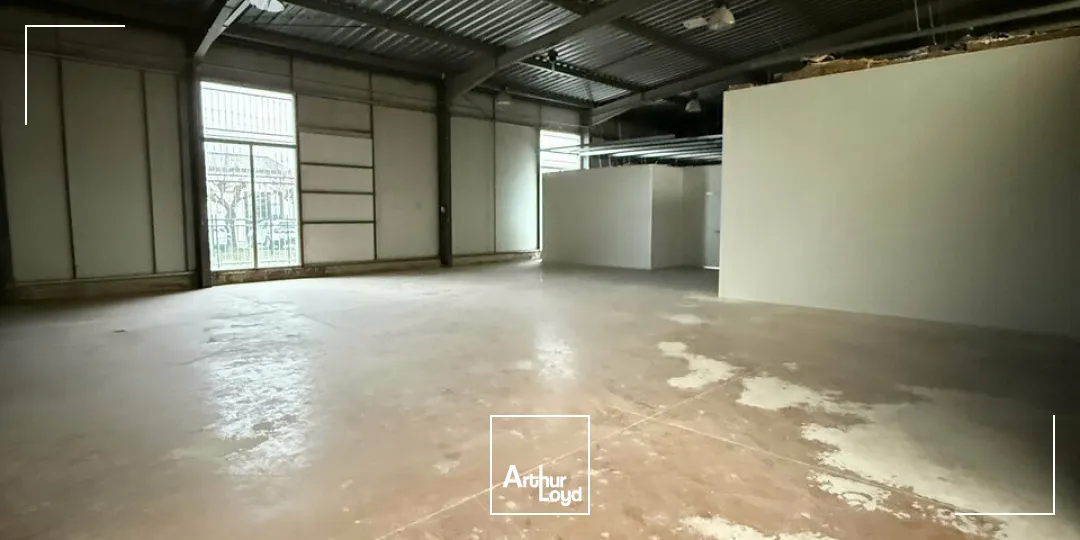 Bâtiment d'activité de 1350m2 aménagé pour de l'agroalimentaire + local de 105m2- zone de l'aérodrome - proximité A20 et A89