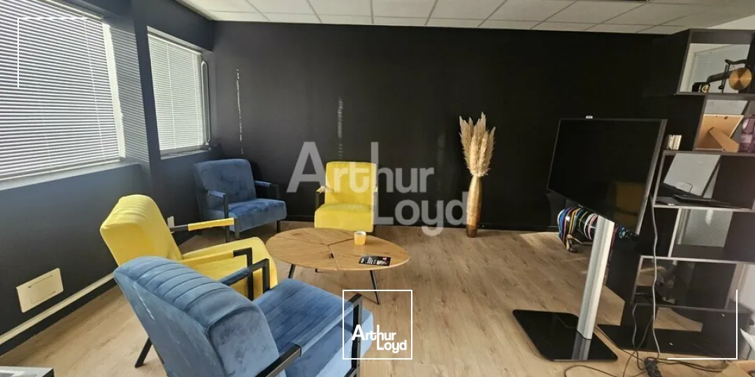ANGERS OUEST LOCAL D'ACTIVITE DE 802 M² A LOUER AVEC BUREAUX