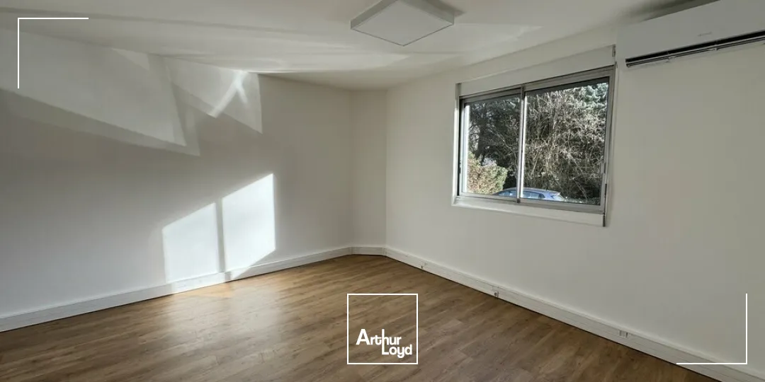 SAINT-AVERTIN BUREAUX A LOUER 91 M² 3 PARKINGS REFAIT 