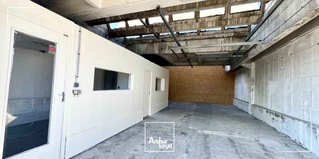 NOUVEAUTÉ - A LOUER LOCAUX D'ACTIVITÉ DE 100m2 AVEC BUREAU ZONE INDUSTRIELLE ET PORTUAIRE DU HAVRE