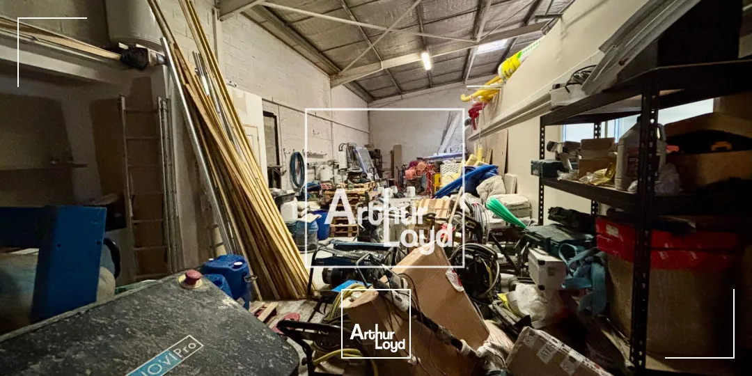 Local d'activités à louer 150 m² - Stockage et bureaux climatisés