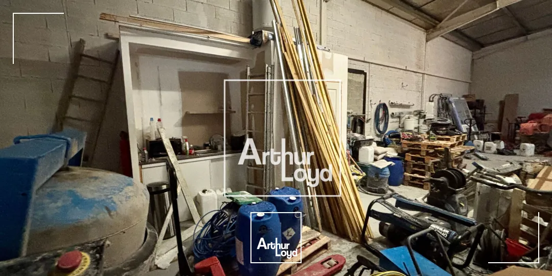 Local d'activités à louer 150 m² - Stockage et bureaux climatisés