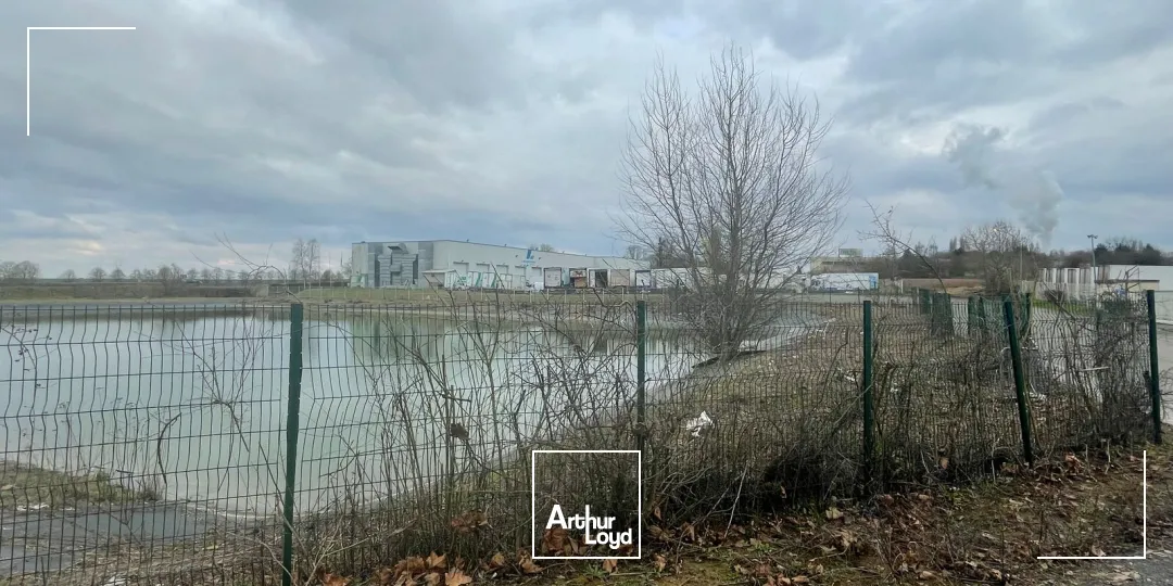 EXCLUSIVITE - A VENDRE TERRAIN 4437 M2 ZONE D'ACTIVITE DE SAINT SOUPPLETS