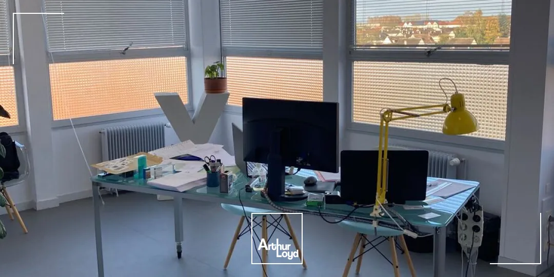 A LOUER - BUREAUX - 8 M2 A 250 M2 - CENTRE D'AFFAIRES LE PLESSIS BELLEVILLE