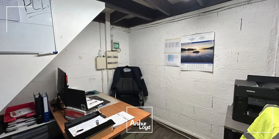 STOCKAGE - 467 M2 - BUREAUX - ST NAZAIRE - CHANTIERS DE L'ATLANTIQUE - A LOUER 