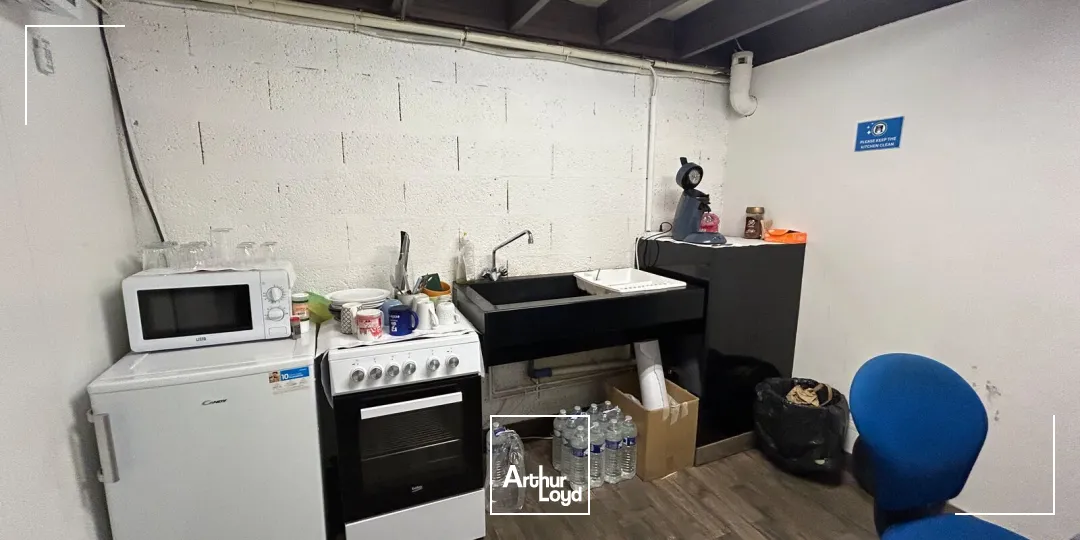 STOCKAGE - 467 M2 - BUREAUX - ST NAZAIRE - CHANTIERS DE L'ATLANTIQUE - A LOUER 