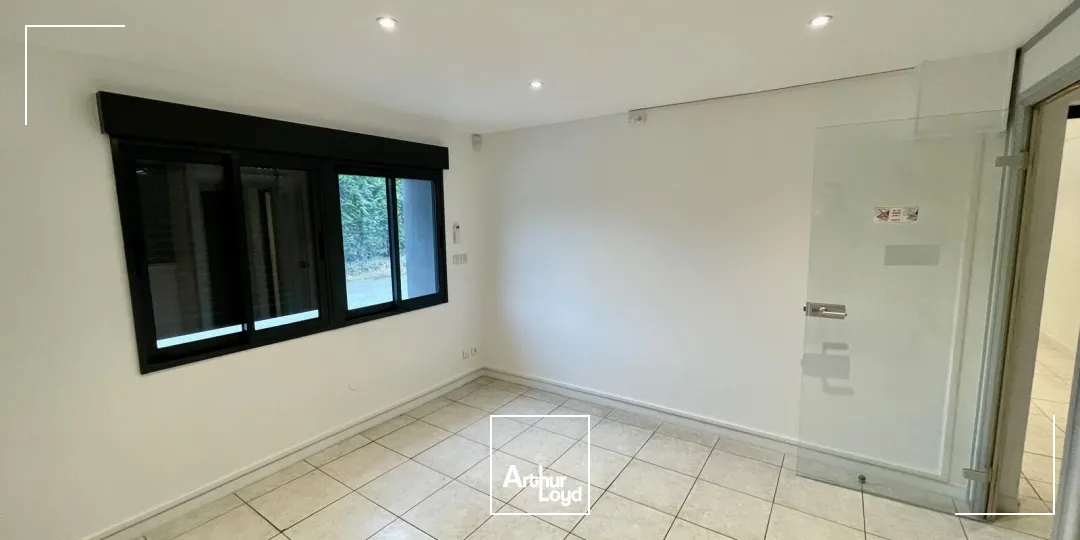 Bureaux à louer à LES AUTHIEUX SUR LE PORT SAINT OUEN 76520