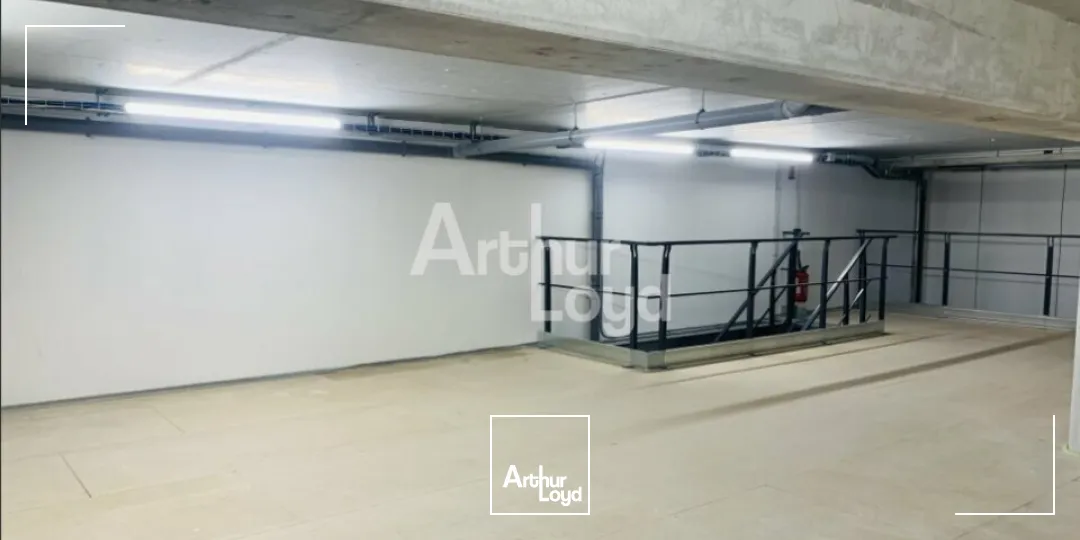 À LOUER PARC DE CALVI  LOCAL D'ACTIVITÉ DE 160 m² FONCTIONNEL ET BIEN AMENAGE