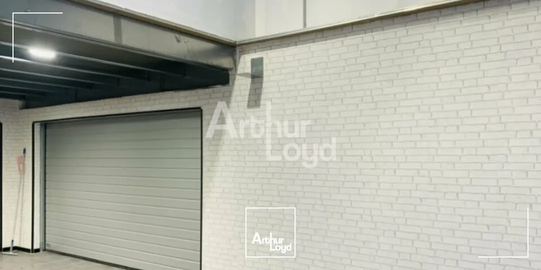 À LOUER PARC DE CALVI  LOCAL D'ACTIVITÉ DE 160 m² FONCTIONNEL ET BIEN AMENAGE