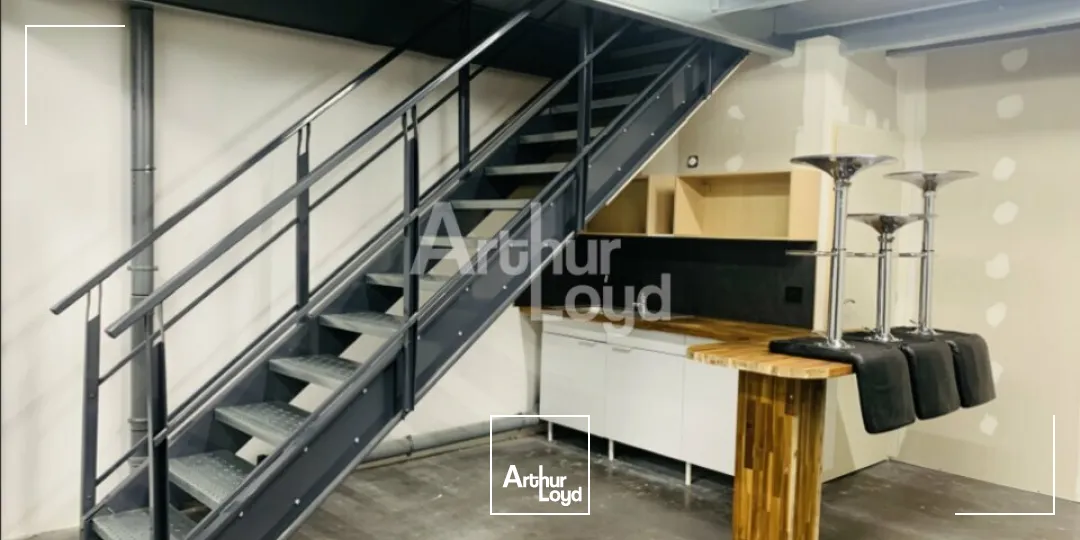 À LOUER PARC DE CALVI  LOCAL D'ACTIVITÉ DE 160 m² FONCTIONNEL ET BIEN AMENAGE