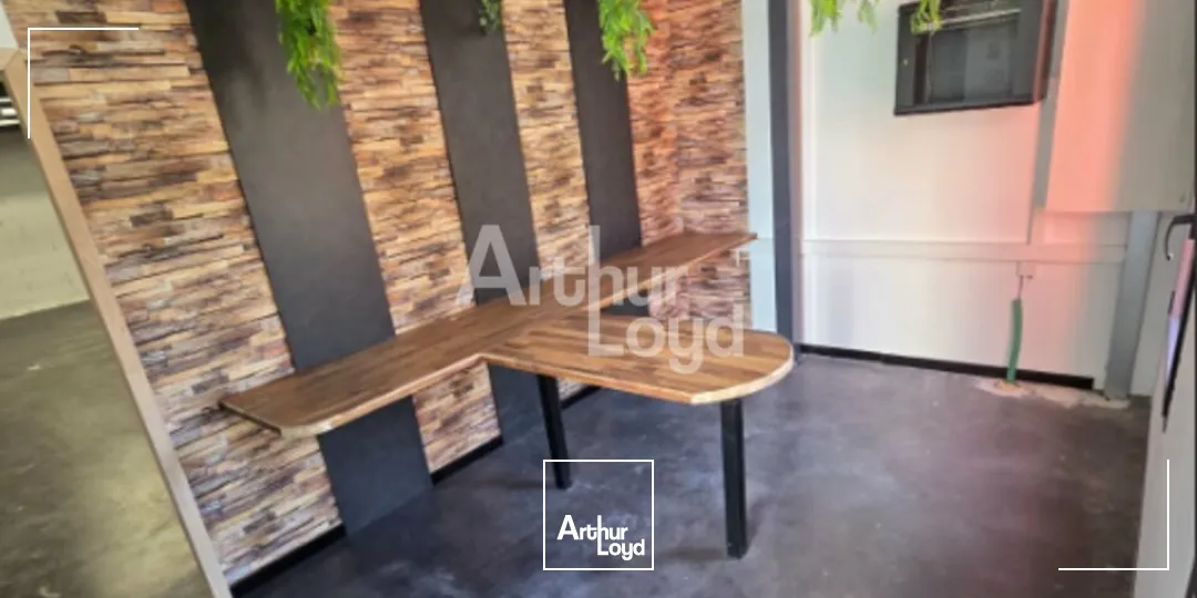 À LOUER PARC DE CALVI  LOCAL D'ACTIVITÉ DE 160 m² FONCTIONNEL ET BIEN AMENAGE