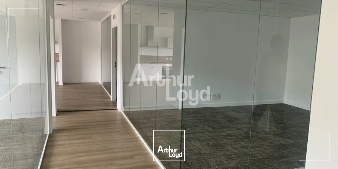 BUREAUX NEUFS-EMPLACEMENT STRATEGIQUE-BELLES PRESTATIONS