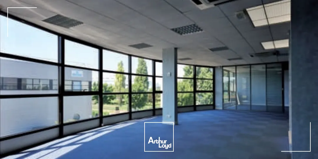 Locaux d'activité à louer à ELANCOURT 78990