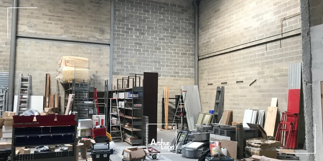 Locaux d'activité à louer à ELANCOURT 78990