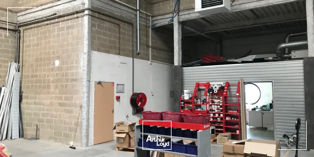 Locaux d'activité à louer à ELANCOURT 78990