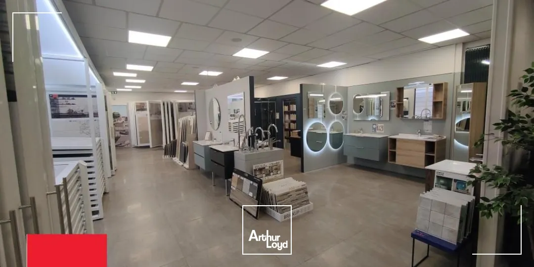 Local commercial à vendre à LUCE 28110