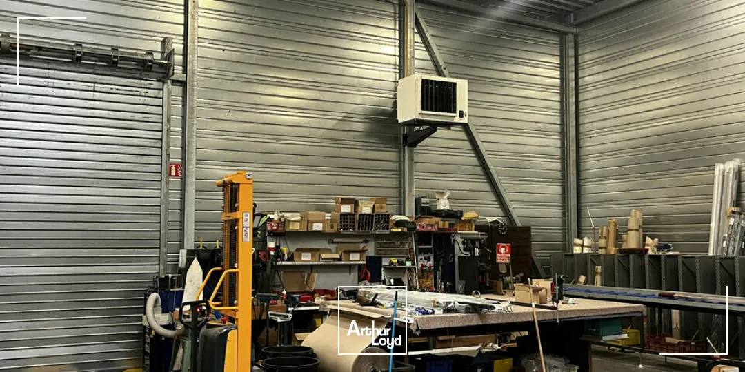 LOCAL D'ACTIVITE - ENTREPOT à LOUER de 683 m²