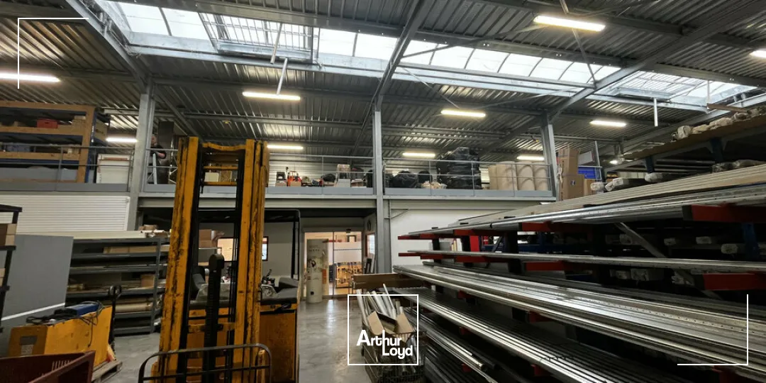 LOCAL D'ACTIVITE - ENTREPOT à LOUER de 683 m²