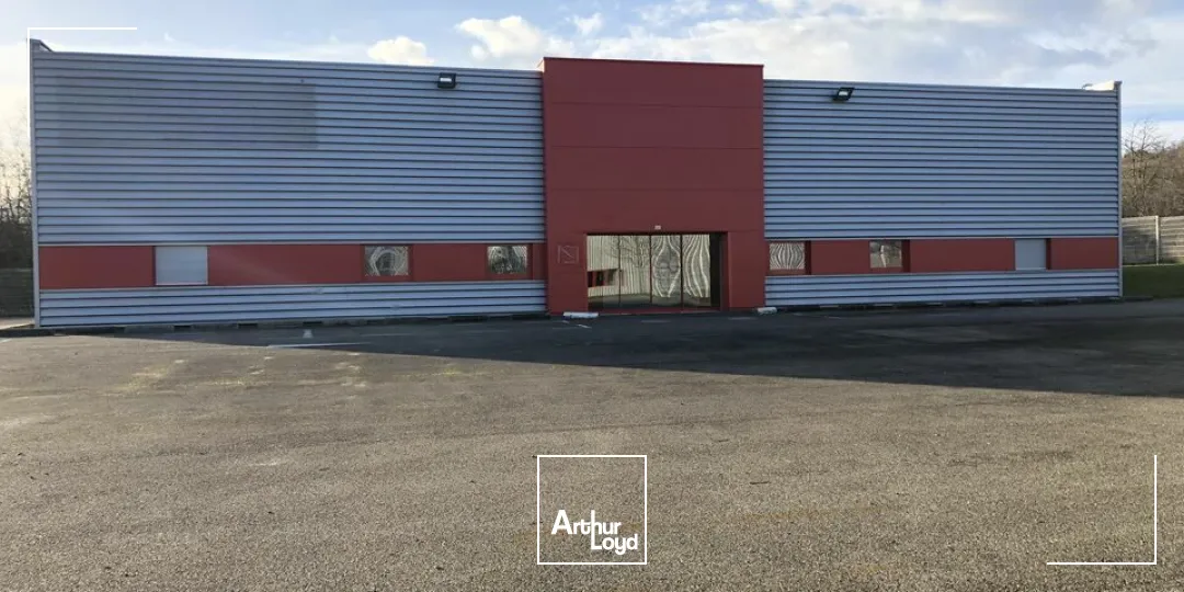 LOCAL D'ACTIVITE - ENTREPOT à LOUER de 683 m²