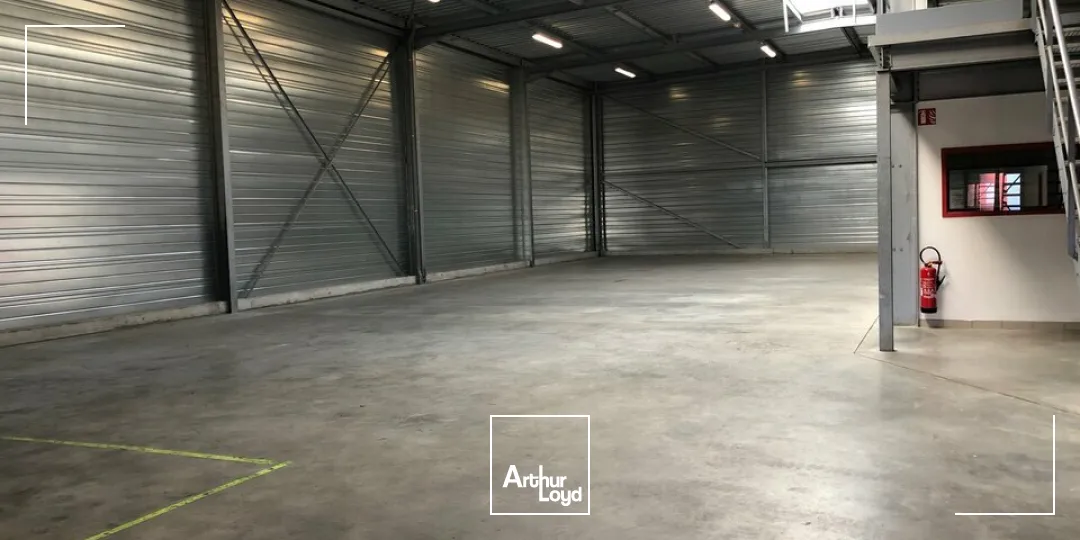 LOCAL D'ACTIVITE - ENTREPOT à LOUER de 683 m²