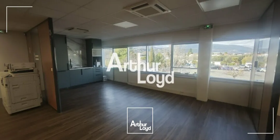 BUREAU A LOUER DE 168M²