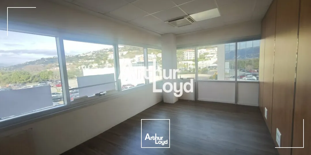 BUREAU A LOUER DE 168M²