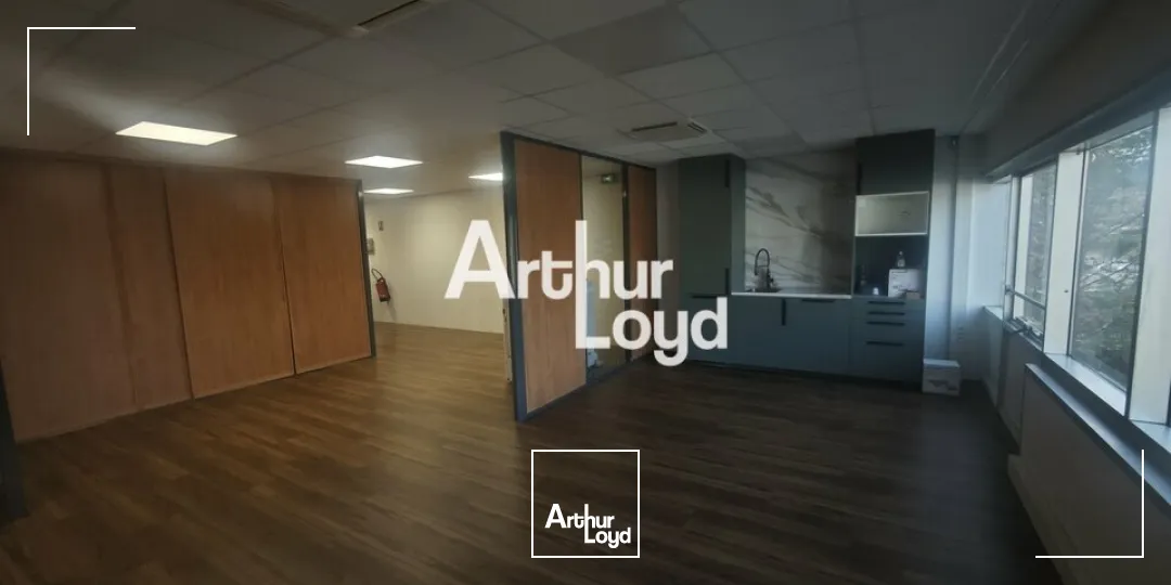 BUREAU A LOUER DE 168M²