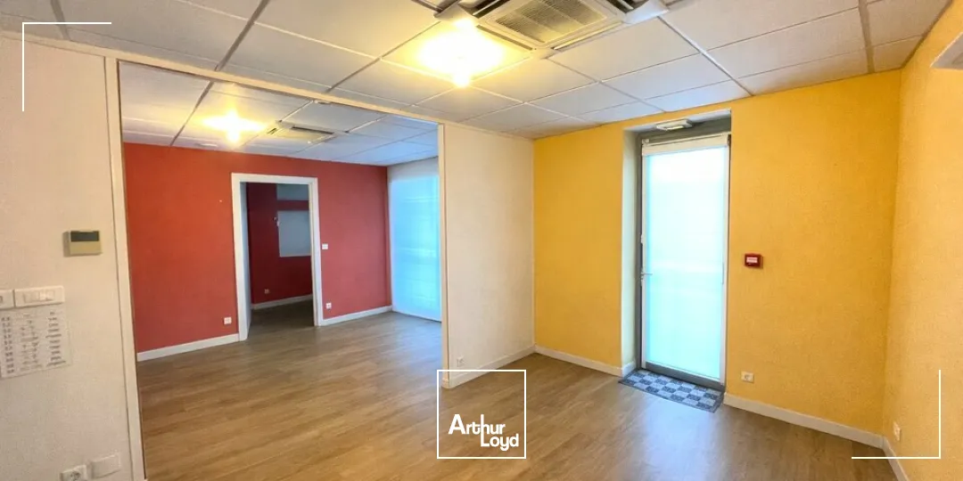 BUREAUX COMMERICAUX 181.51m2 AU COEUR D'UN ENSEMBLE DE COMMERCES DE PROXIMITE