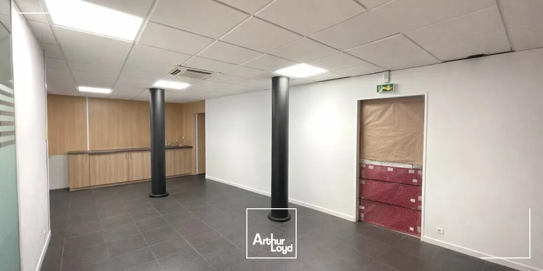 BUREAUX COMMERICAUX 181.51m2 AU COEUR D'UN ENSEMBLE DE COMMERCES DE PROXIMITE