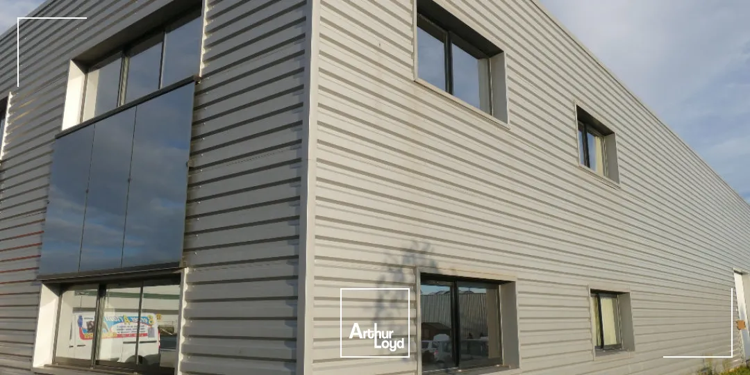 À LOUER  BUREAUX 151 M²  ZONE RÉPUBLIQUE 3  POITIERS  PARKING PRIVATIF