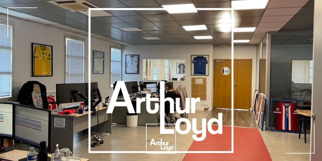 IMMEUBLE INDEPENDANT DE 920 M² - MAUGUIO