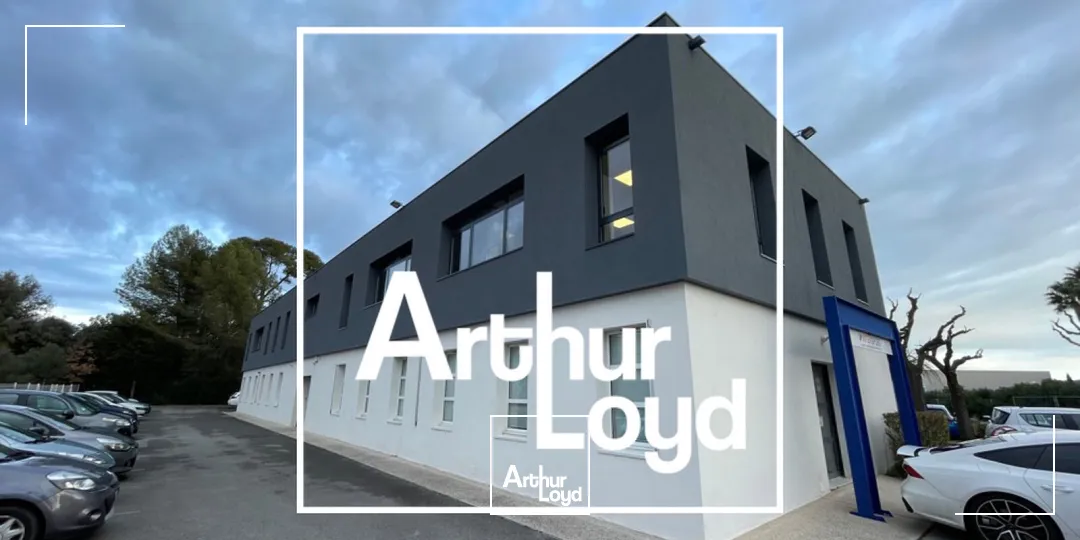 IMMEUBLE INDEPENDANT DE 920 M² - MAUGUIO