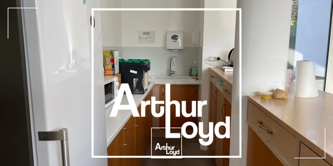 IMMEUBLE INDEPENDANT DE 920 M² - MAUGUIO