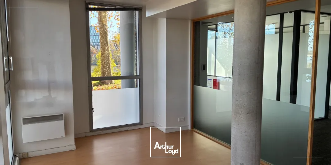 A LOUER - QUAI MAGELLAN - PROCHE DE LA GARE - BUREAUX