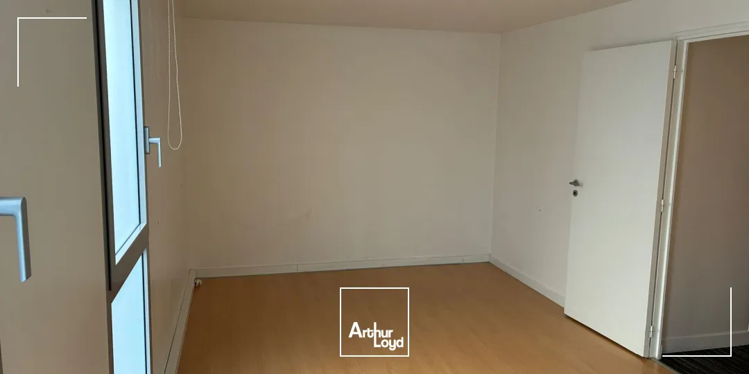 A LOUER - QUAI MAGELLAN - PROCHE DE LA GARE - BUREAUX