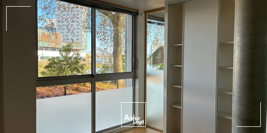 A LOUER - QUAI MAGELLAN - PROCHE DE LA GARE - BUREAUX