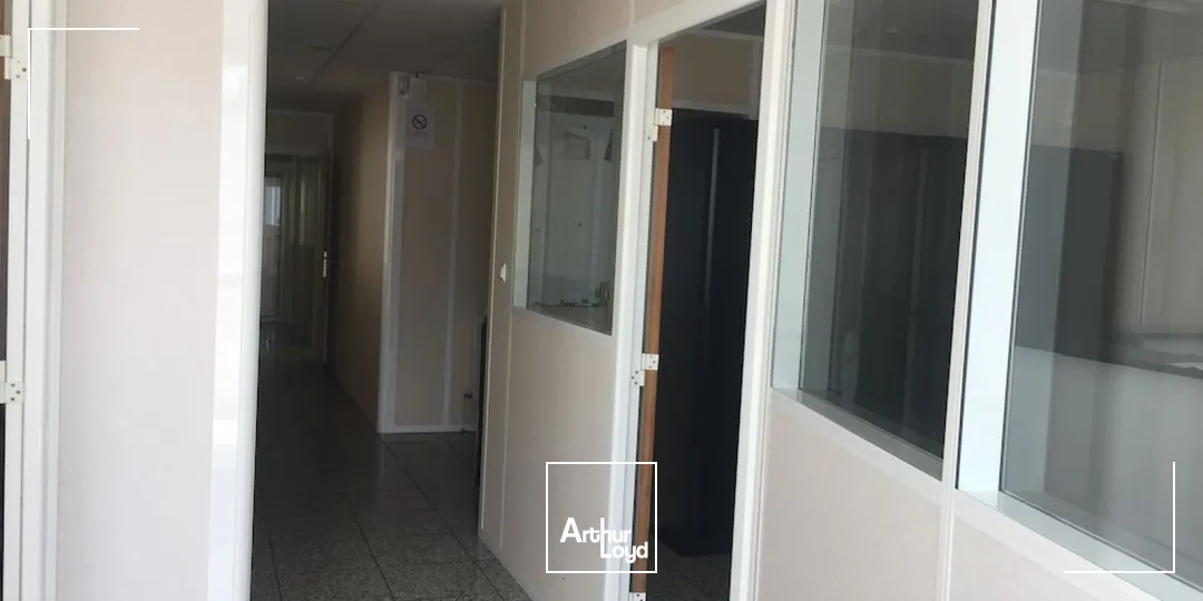 À LOUER : un local mixte de 310 m² situé à Sorbiers, à proximité de la ZI de la Vaure