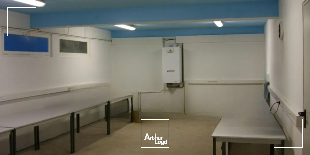 À LOUER : un local mixte de 310 m² situé à Sorbiers, à proximité de la ZI de la Vaure