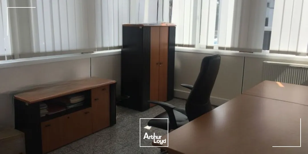 À LOUER : un local mixte de 310 m² situé à Sorbiers, à proximité de la ZI de la Vaure